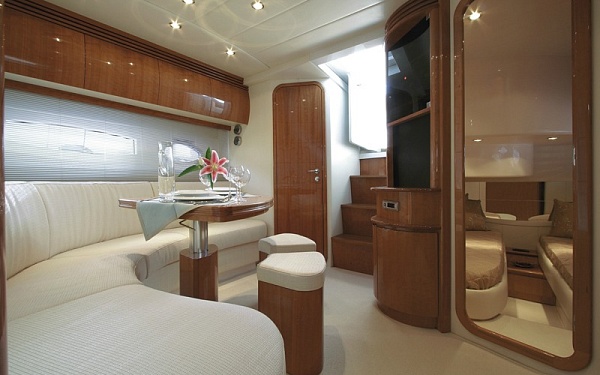 Продается Pershing 46 - брокеражная яхта - салон